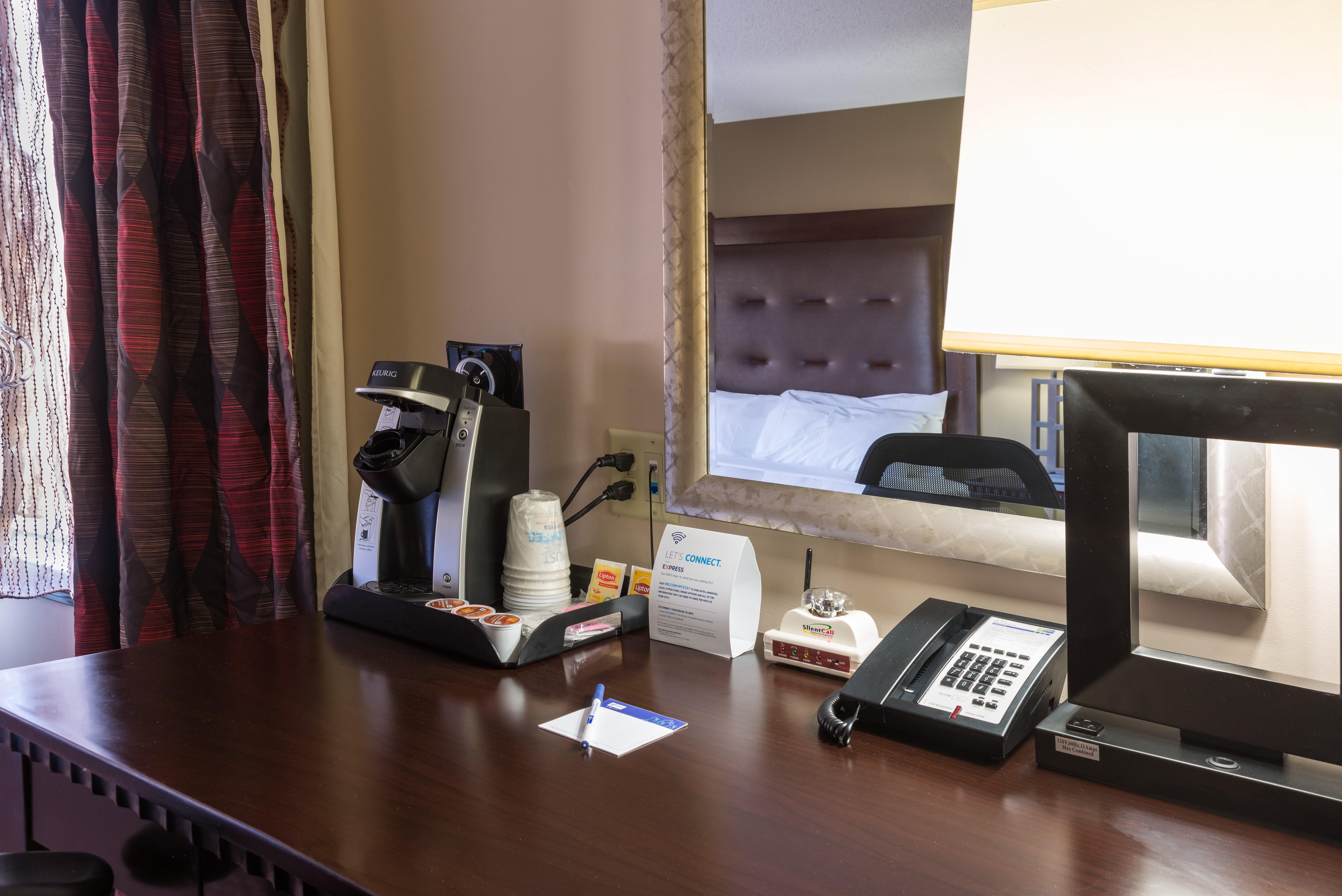Holiday Inn Express Hartford-Newington, An Ihg Hotel Εξωτερικό φωτογραφία